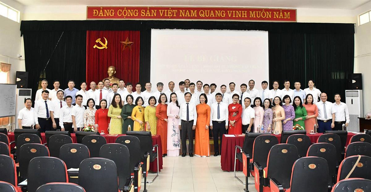 Bế giảng và trao bằng tốt nghiệp cho học viên lớp Cao cấp lý luận chính trị hệ không tập trung K69. B12 Thành ủy Hà Nội, khóa học 2022-2024.