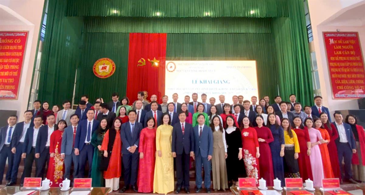 Khai giảng lớp Cao cấp lý luận chính trị hệ không tập trung K72.B10 Tỉnh ủy Thanh Hóa, khóa học 2025-2027. 