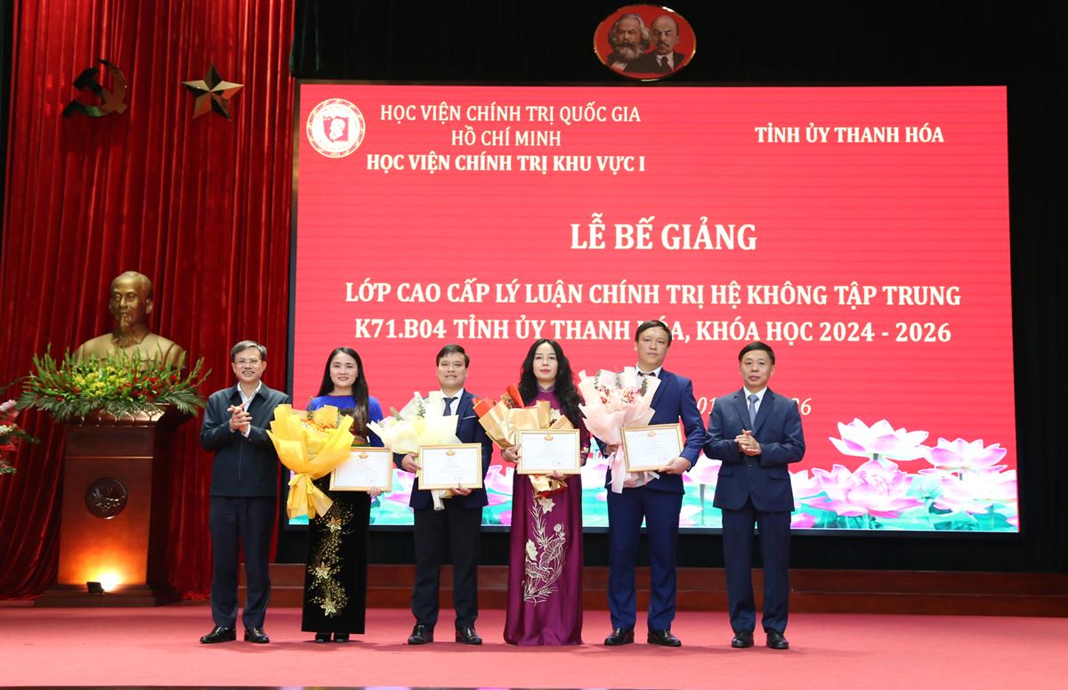 Bế giảng lớp Cao cấp lý luận chính trị hệ không tập trung K71.B04 Tỉnh ủy Thanh Hóa, khóa học 2024-2026. 